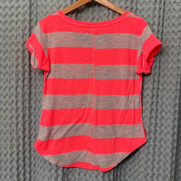 🌈5/$25 BUNDLE! Hollister 💕 Neon pink & gray shirt - Picture 2 of 6